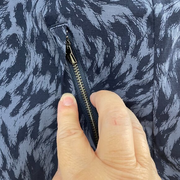 NWT Athleta Trekkie North Blue Print Shorts Size 22 - Picture 2 of 7